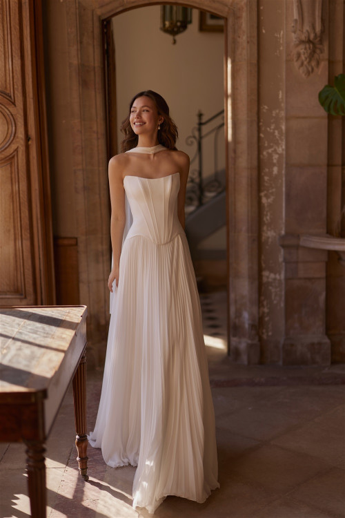Smooth corset wedding dress with smooth shawl and pleated skirt