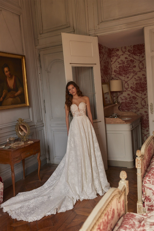 Corset flared wedding dress with lace and long train
