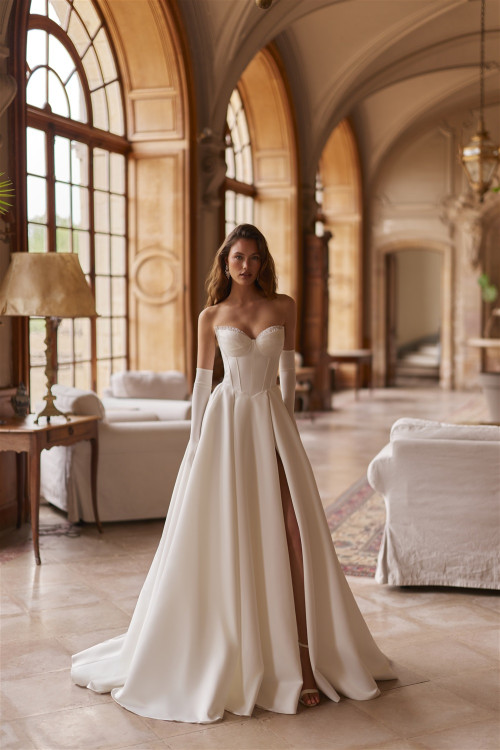 Wedding dress with slit and corset with gloves